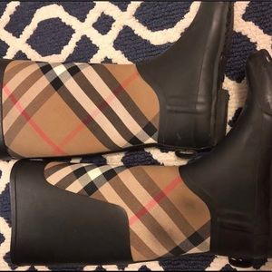 Burberry Clemence Rainboot Size 7